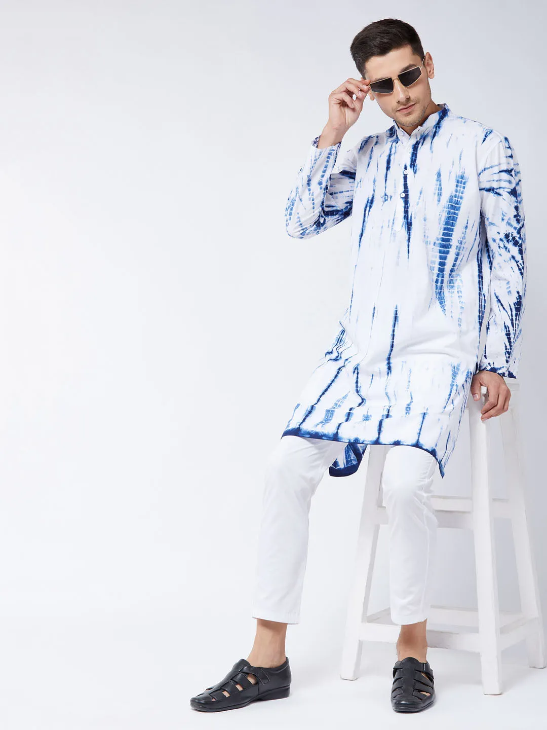 VASTRAMAY Blue & White Cotton Kurta Pyjama